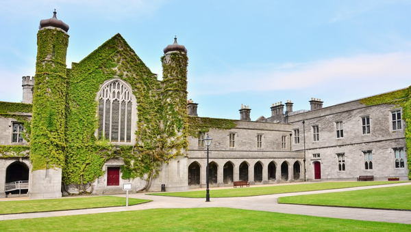 爱尔兰国立高威大学成立于1845年,简称 nui galway