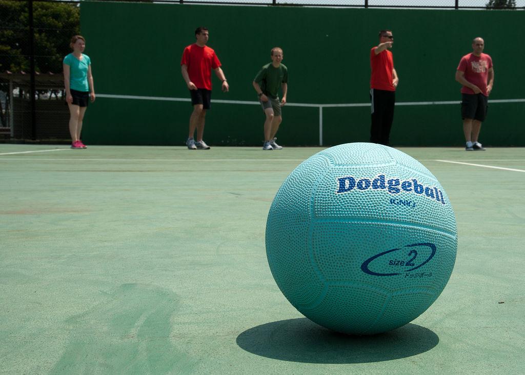 躲避球(dodgeball)在美国,澳大利亚,英国以及马来西亚等地都是十分