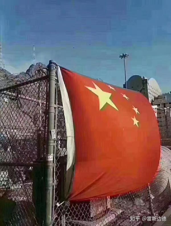 年雅加达亚运会 200 自颁奖仪式上孙杨要求重新升中国国旗这一行为?
