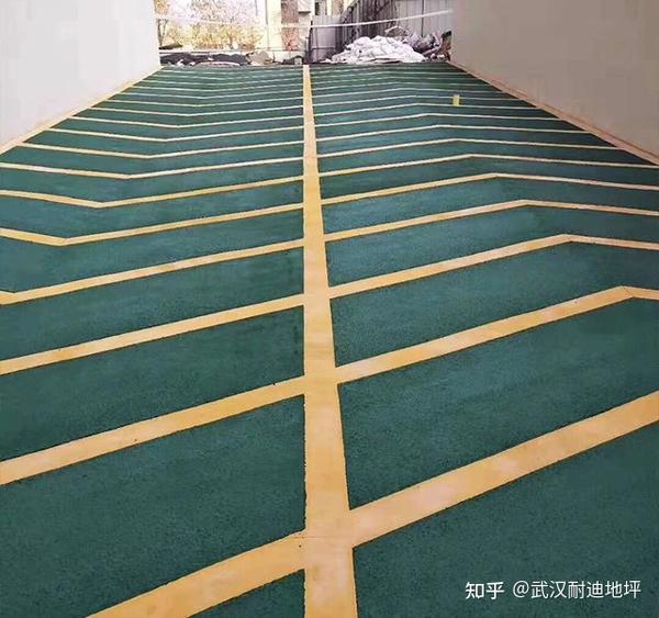 地下停车场无震动防滑坡道环氧地坪施工特点和工艺