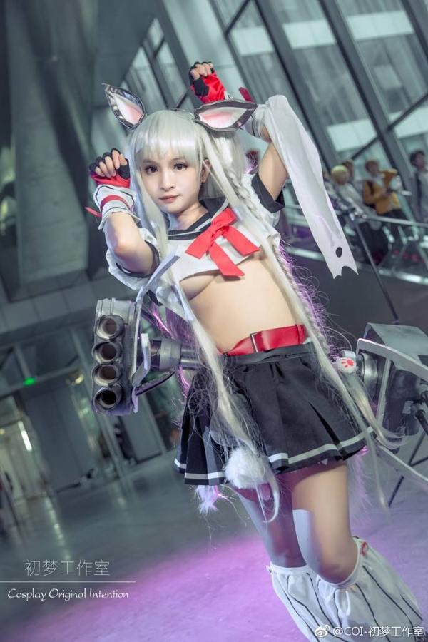 1萤火虫漫展cosplay裸露事件?