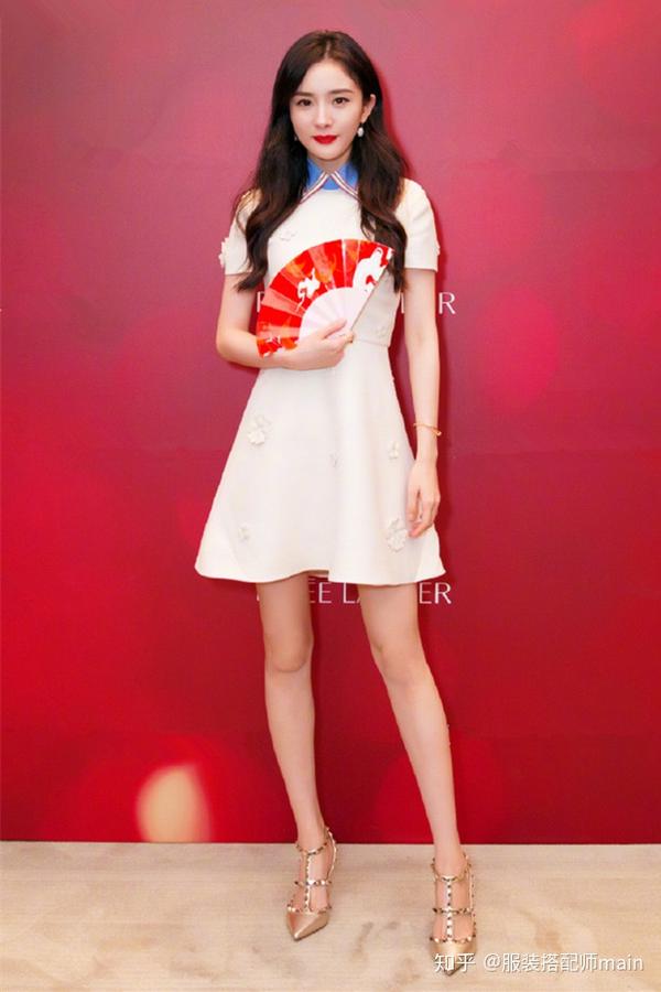 离婚风波过后杨幂穿衣风格大变!一身黑装干练潇洒,气场愈发强大