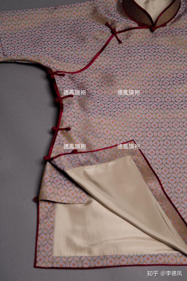 大家需要了解传统旗袍的可以关注我的微博:@德凤旗袍 一起了解旗袍