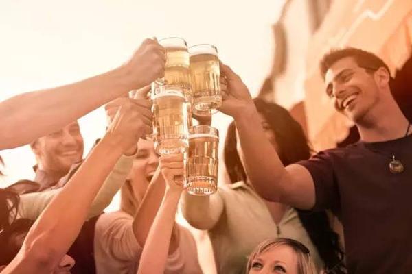 想瘦?那就放下手中的酒杯