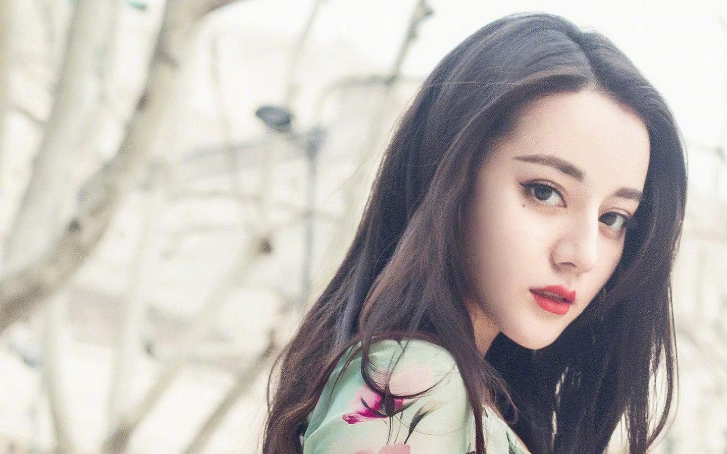 迪丽热巴:长腿蜂腰,金鹰女神