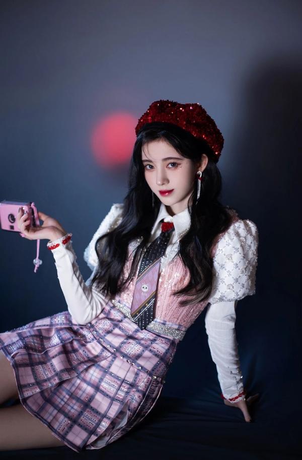 "常在想世界要消失多少恶意,才配得上你的善良"@鞠婧祎 希望2021年是
