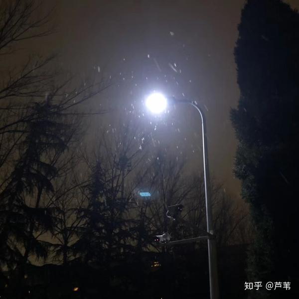 最后,附上2019的飘雪的图片 风雪夜归人,愿你回家的路上也有这样一盏