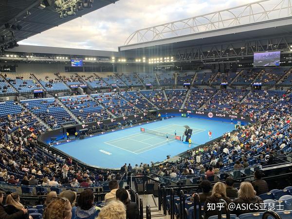 澳大利亚网球公开赛为墨尔本蓝色球场上的加冕而战