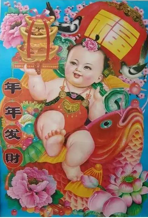 年画是过年时候才贴的,年画娃娃不是,那是极具中国味儿的挂画