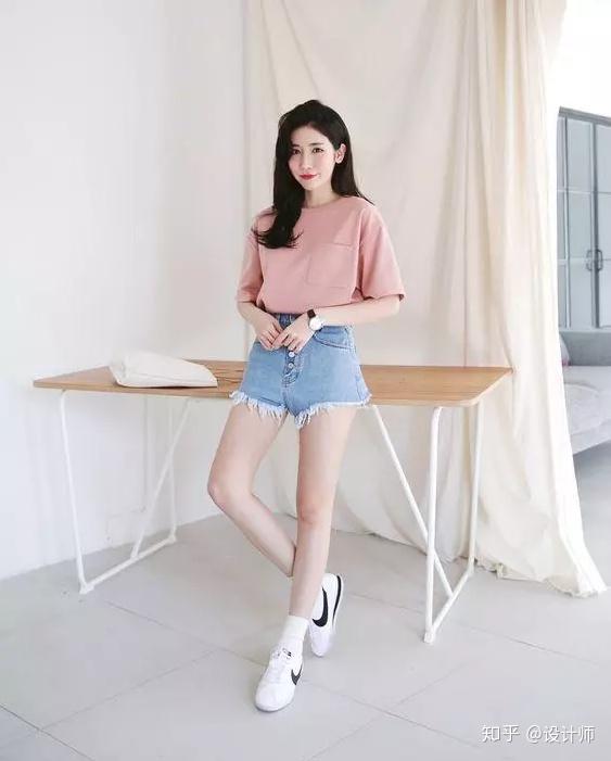 这5种女生拍照站姿,教你拍出又细又长的大长腿照片
