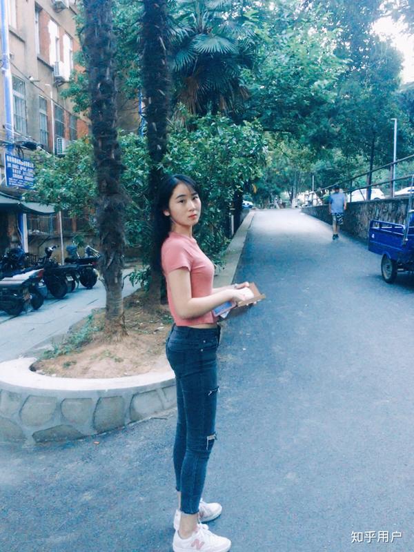有个漂亮女朋友是什么体验?