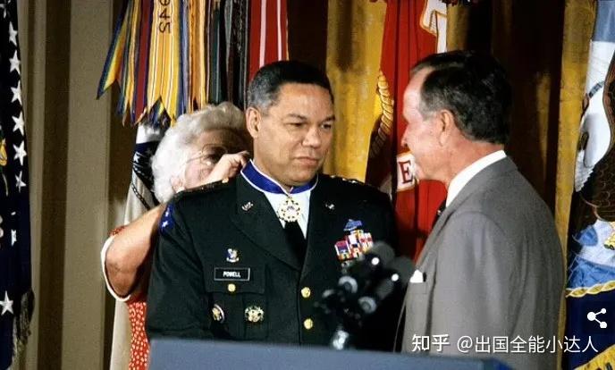 鲍威尔生前是陆军四星上将,1991年海湾战争期间曾任美国武装部队总