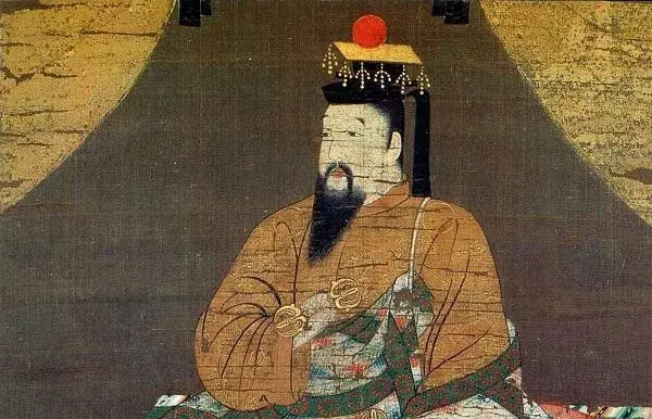 雄略天皇为王子时便诛杀了数名兄弟,击灭诸氏族中最大的氏族葛城氏.
