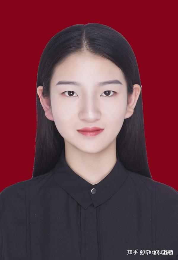 万能的知乎 有没有人能帮我把这张白底照片换成红底的