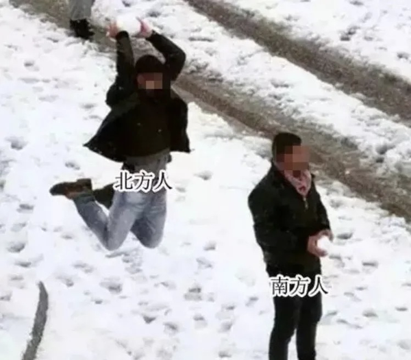 打雪仗,南方人重点在雪,北方人重点在打仗.▼