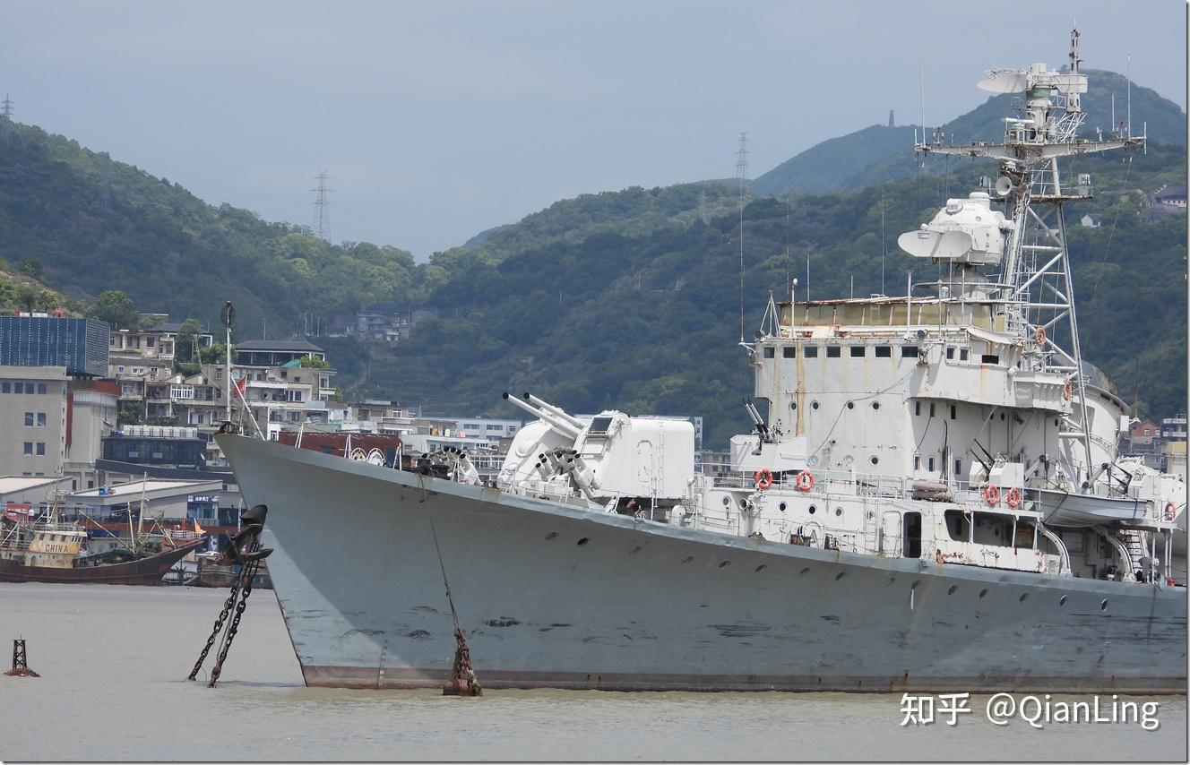 近看石浦港的051级驱逐舰131舰(南京号)