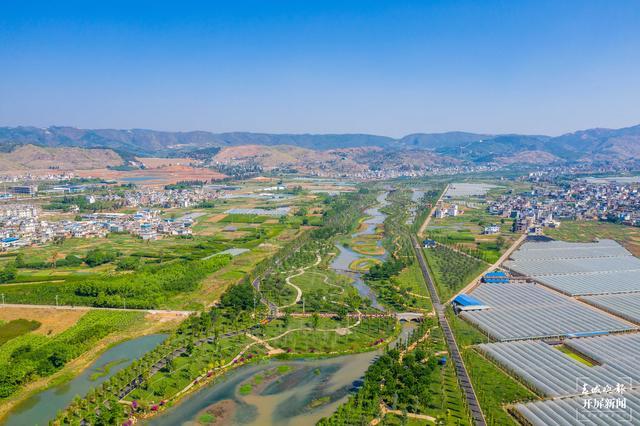 甸溪河进入弥勒市后称禹门河,经太平水库,于弥勒市弥阳镇以东右纳花口