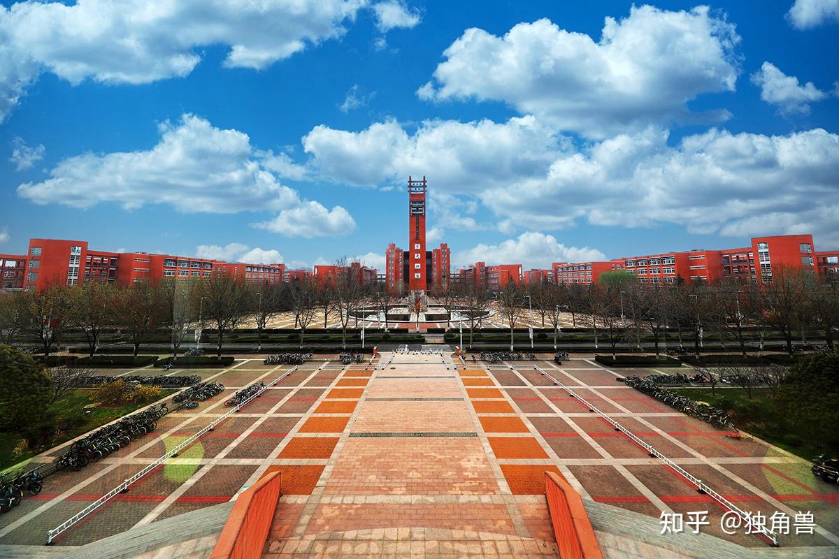 郑州大学:占地面积5700余亩,现有四个校区:主校区(郑州市科学大道100