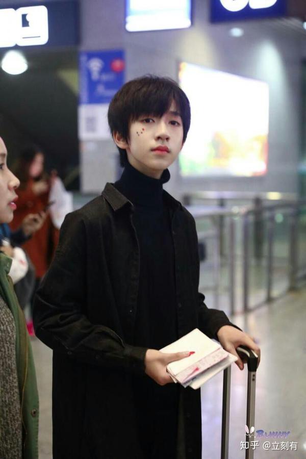 如何评价tf家族练习生贺峻霖?