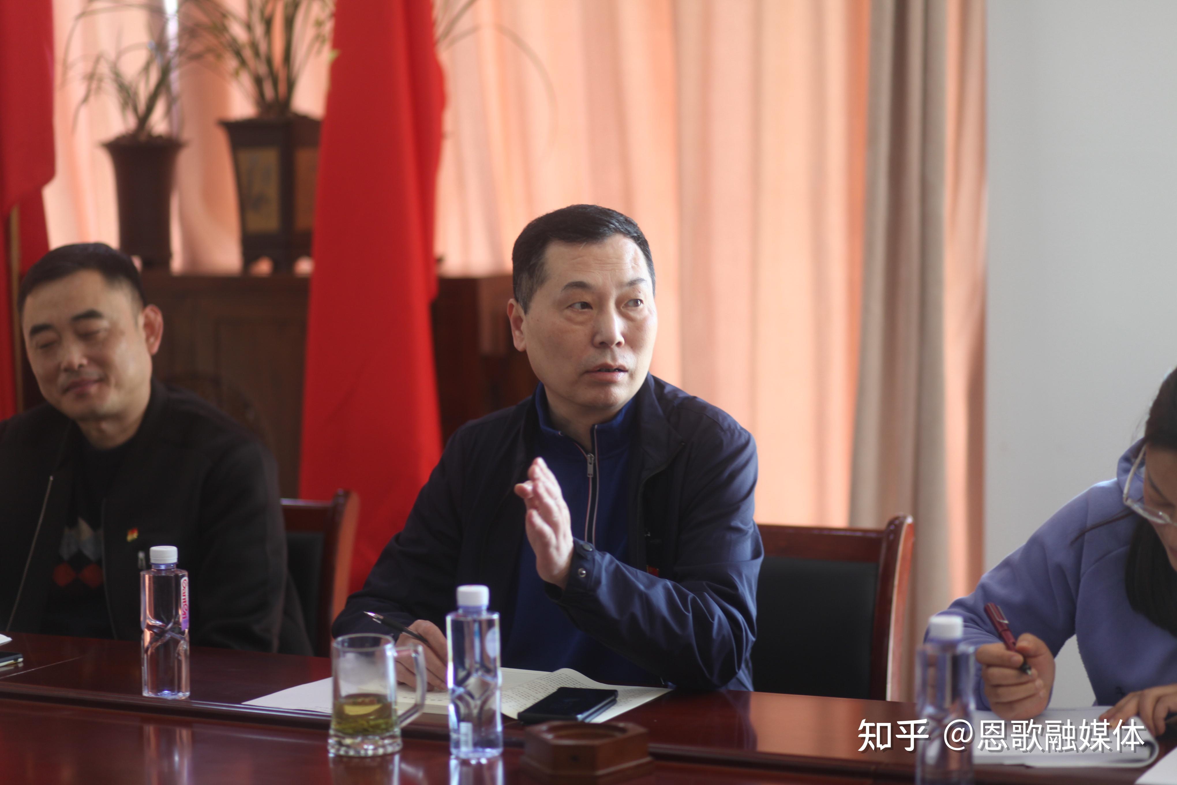 那么,何军何许人也?