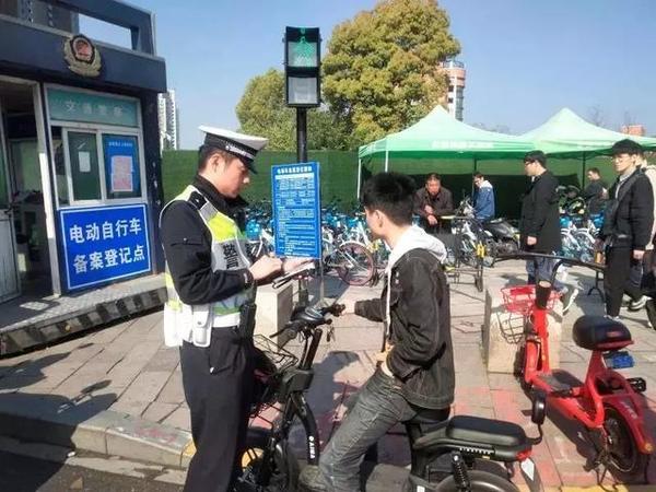 多地交警表态,无证驾驶罚款并暂扣车辆!