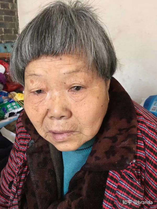 我帮老太太理的马盖头,老太太嫌弃了很久,看表情就知道了