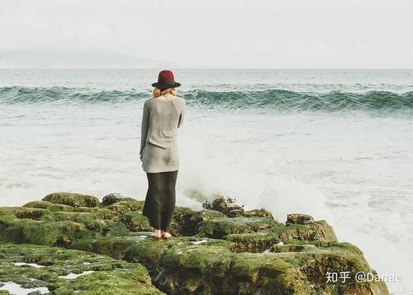 a大学毕业去到北京独自闯荡,刚去的那两年里做着不起眼的工作.