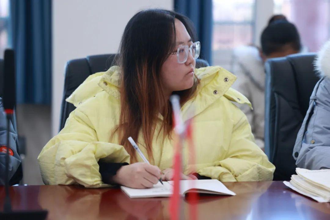 启臻学校小学部举行班主任经验交流会