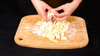 只需一个平底锅就能做出奶香小馒头