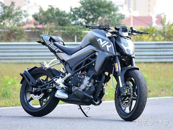 排量600cc 四缸发动机,声浪诱人 最高时速190km 第三名,春风250nk