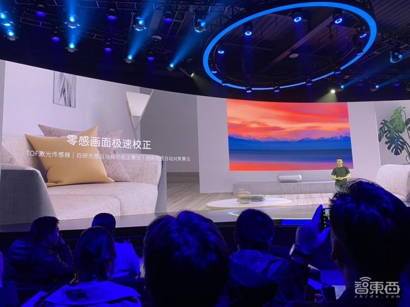 坚果投影推智慧墙o127cm超近距放映支持画面实时自调整