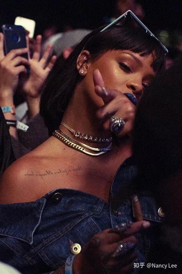 宇宙级带货女王蕾哈娜rihanna连饰品都如此精致