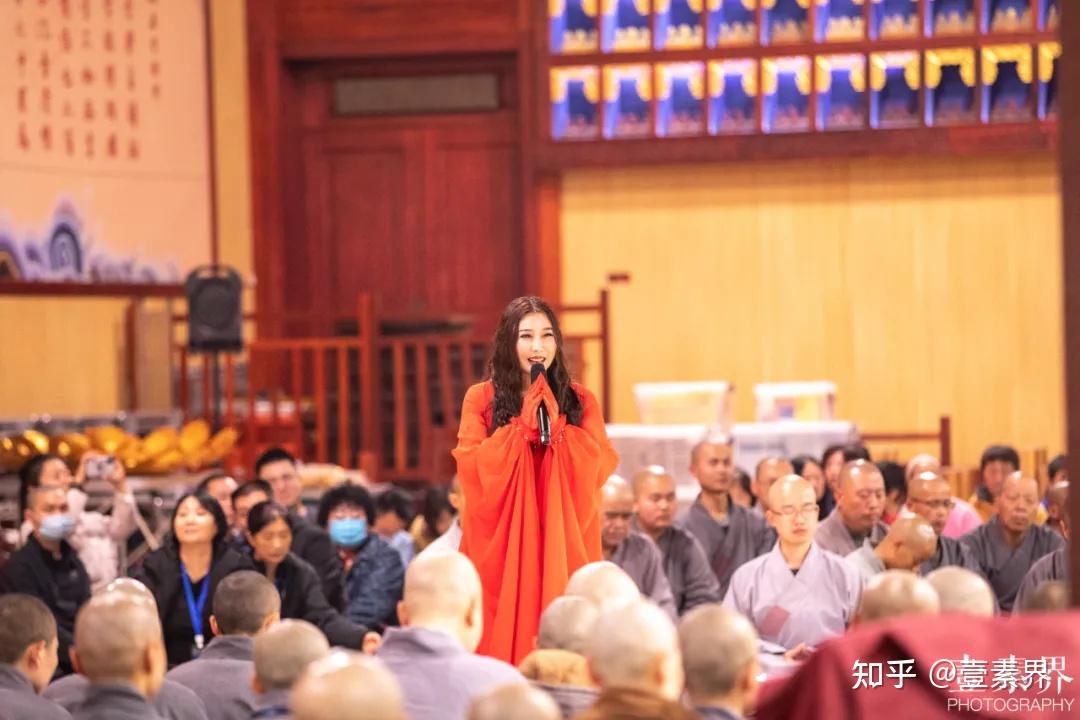 金灿老师在五台山古文殊寺中用美妙的佛乐供养众生壹素界:您在做佛