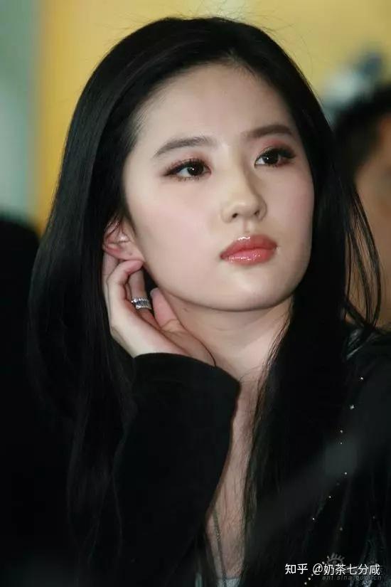 同是高级脸,为什么林允天真,倪妮妩媚?而且林允没有倪妮舒淇高级?