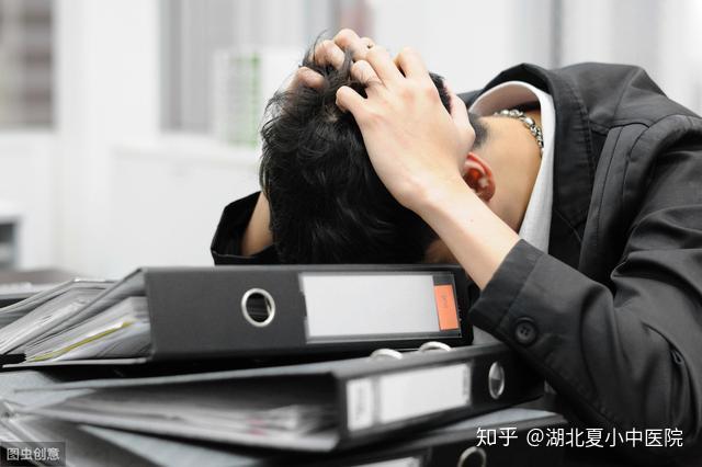 任务的繁多和工作压力的增大,上班族很容易就患上一些病症,例如头痛