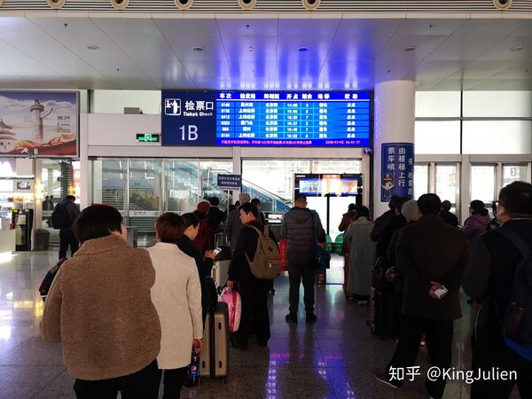 1b,让人感觉徐州东站似乎是高架候车厅,然而事实并非如此,两个检票口