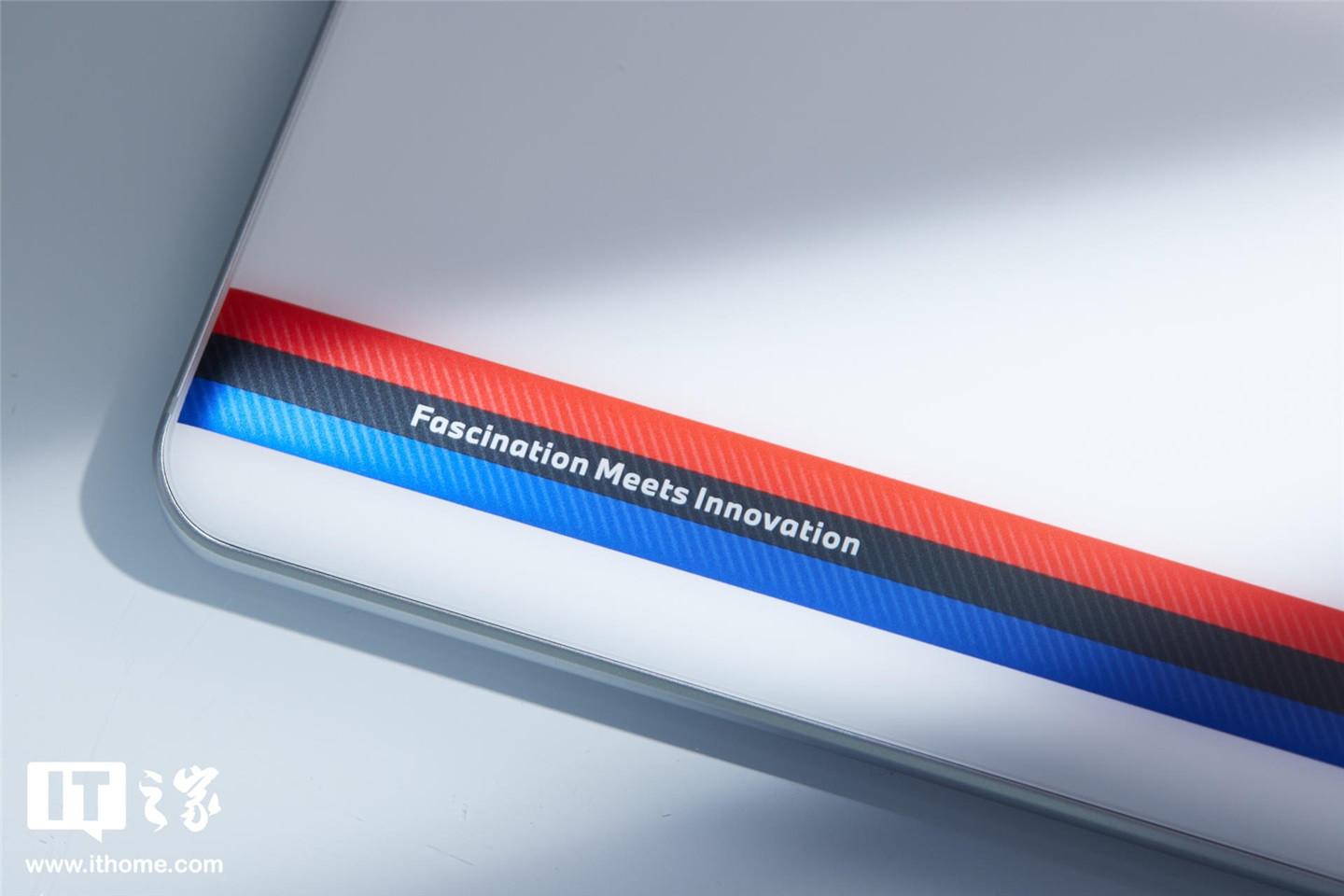 作为 bmw m motorsport 全球顶级合作伙伴,iqoo 7 包装盒上多了宝马 m