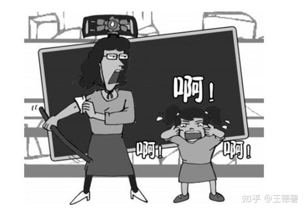 武汉老师打手心,被处理的事出来后,网上一片哗然,很多老师认为老师不