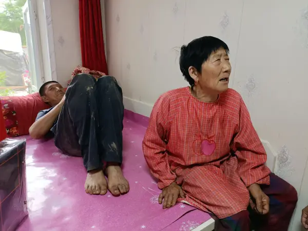清水慈善关爱老人-坚强的母亲,撑起一个家!