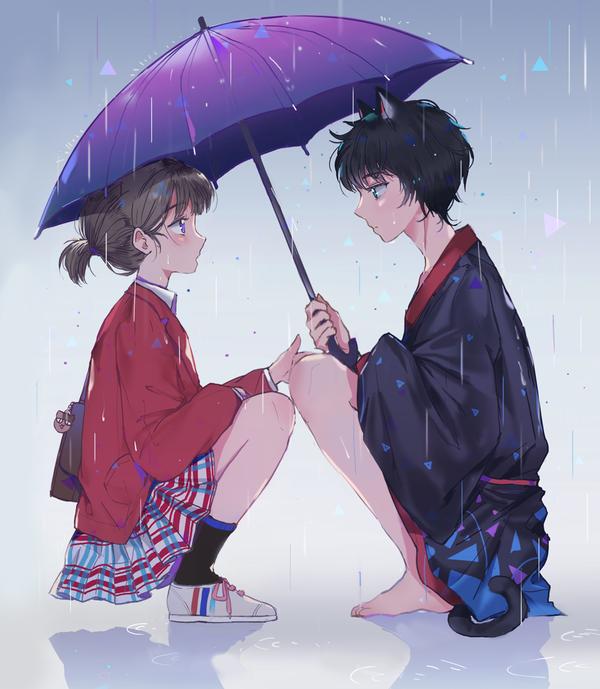 有一张动漫图片是一个女生和一个男生在雨中蹲着撑伞