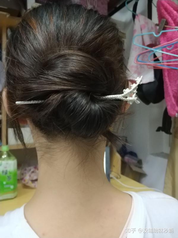 头发特别长(超过腰那种)怎么把头发盘起来?