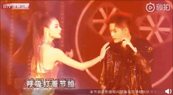 omg钟楚曦跨界歌王抹口红看得我脸红心跳