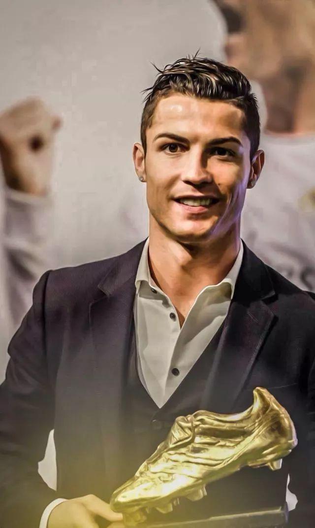 最近热度最高的球星当属cristiano ronaldo,颜值,身材,球技俱佳的c罗