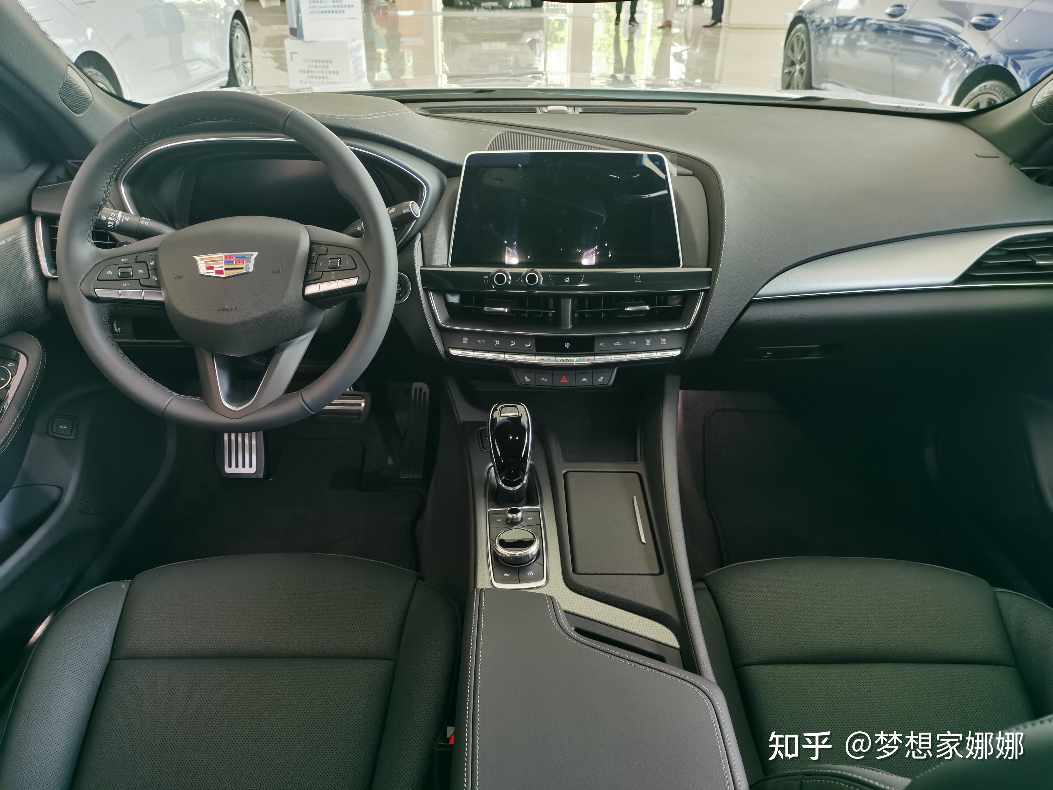 内饰方面,凯迪拉克ct5尊贵型采用bose performance至臻系列音响系统