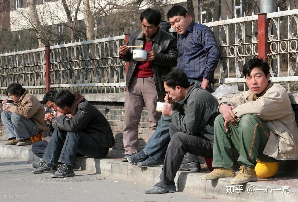 他们不怕脏不怕累就怕没活干,这又不是什么事业单位,干一天活那就有