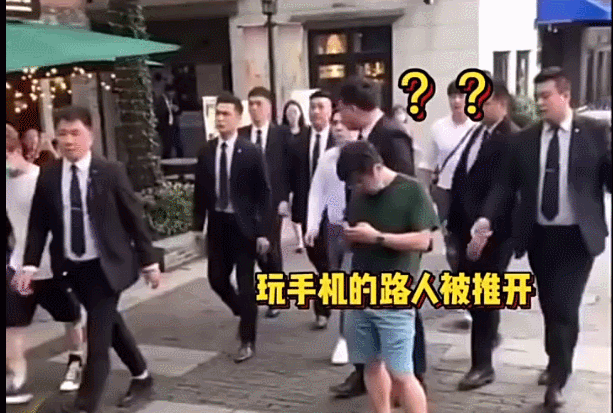 李佳琦出门阵势浩大,保安推开路边玩手机的人?网友:凭