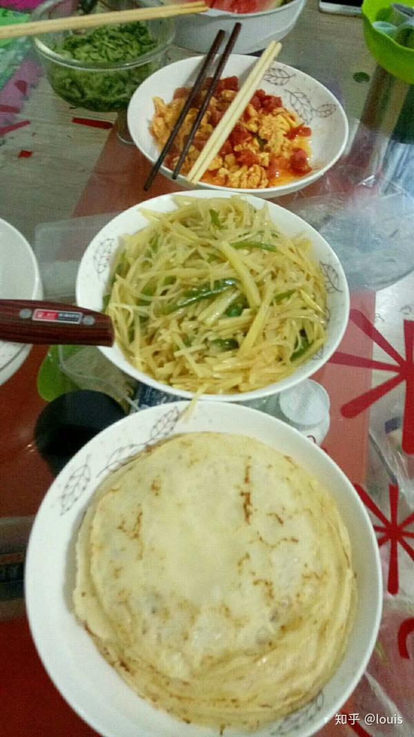 煎饼土豆丝,不过是三个人吃
