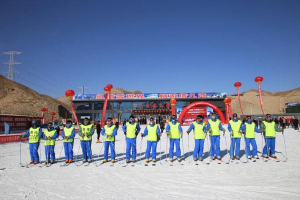 武威塔儿湾滑雪场这里有冬日暖阳假日里的冰雪