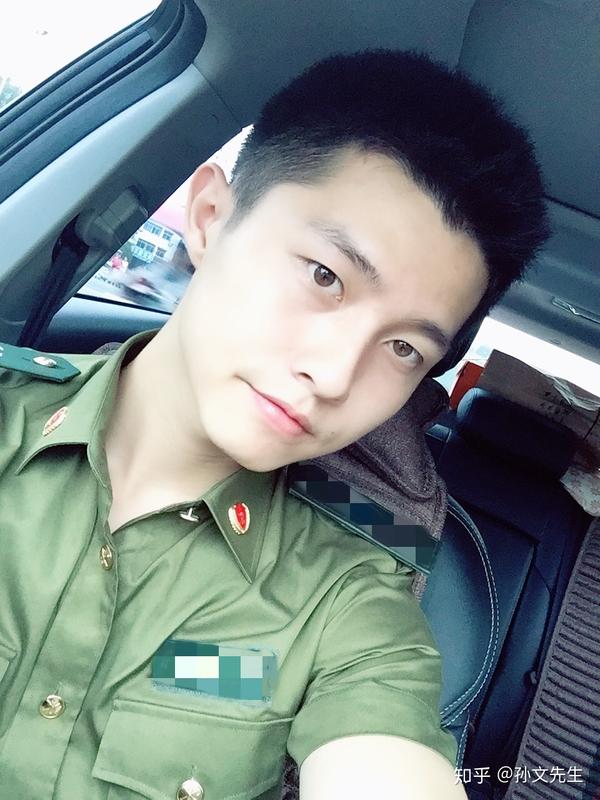 一直头发比较长的男生突然剪一个寸头是怎样的体验?