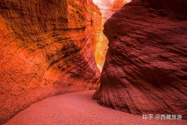 这里有雄奇险峭的阿图什天门大峡谷 , 神工鬼斧的库车天山神秘大峡谷